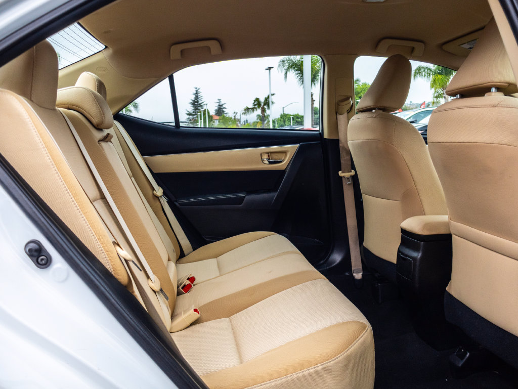 Used 2017 Toyota Corolla LE w/ Carpet Mat Package (TMS) FWD image 17