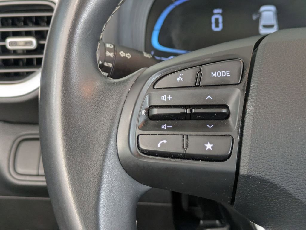 Used 2025 Hyundai Venue SEL FWD image 19
