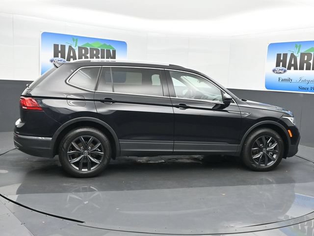 Used 2023 Volkswagen Tiguan SE w/ Panoramic Sunroof Package FWD image 6
