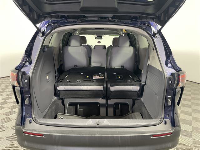 Certified 2023 Toyota Sienna LE image 22