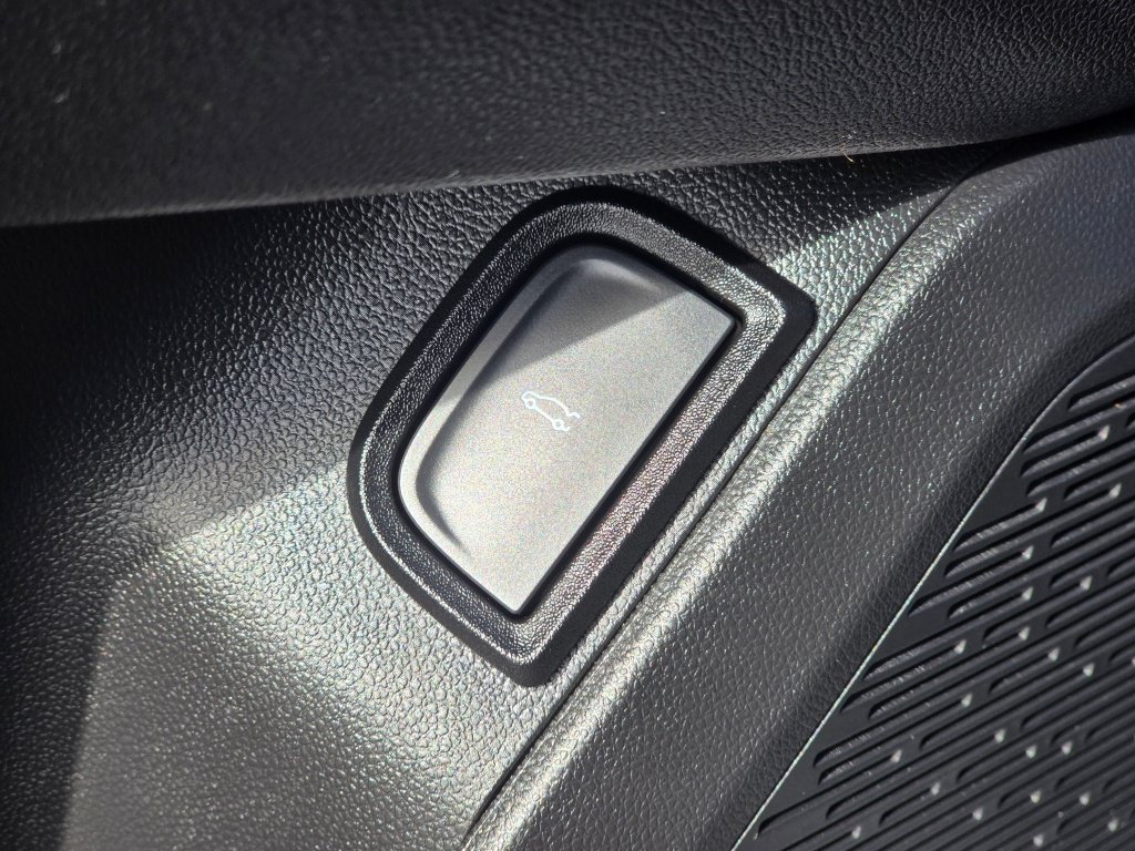 Used 2025 Chevrolet Equinox LT w/ Convenience Package II FWD image 35