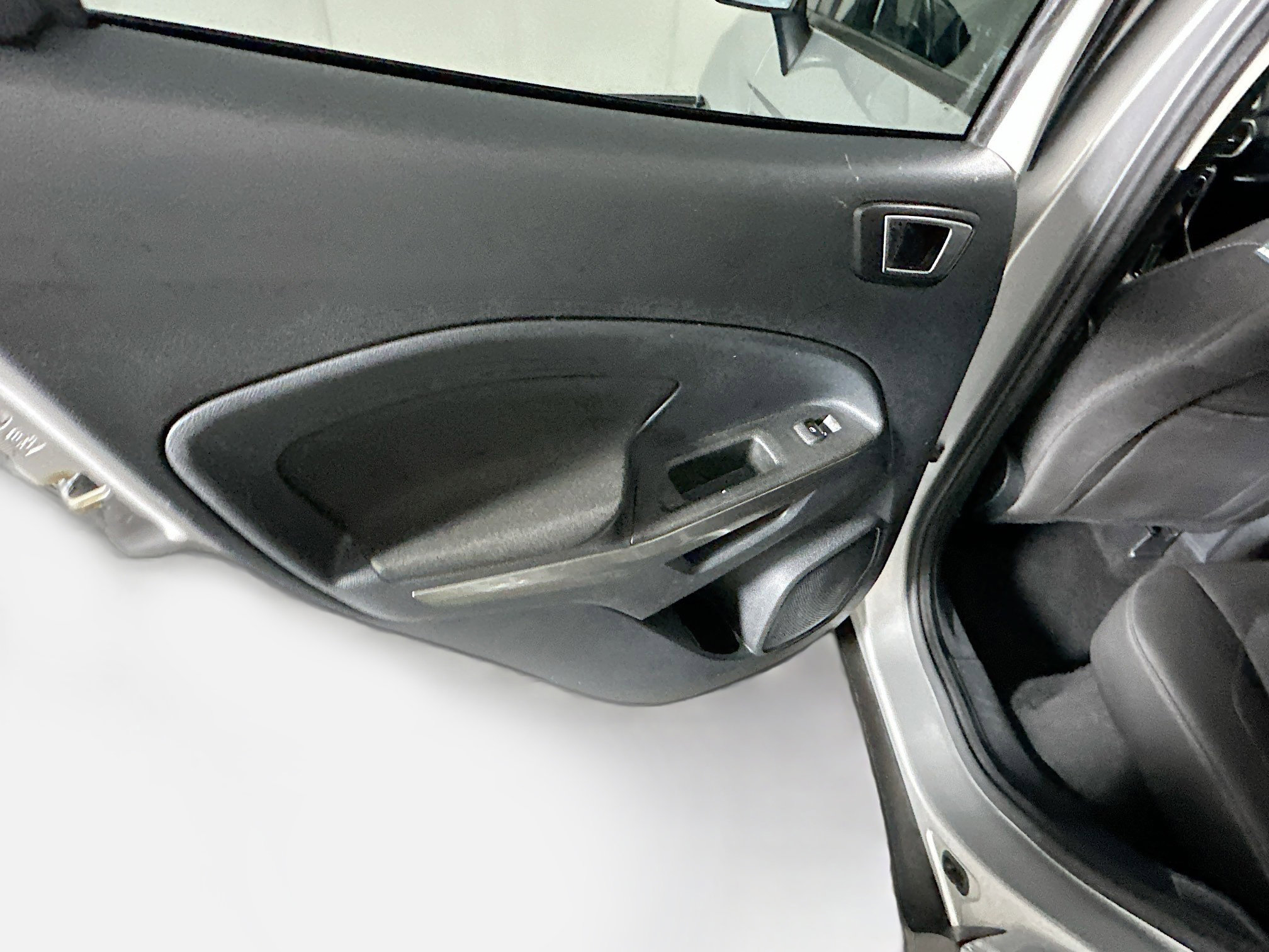 Used 2018 Ford EcoSport SE w/ SE Convenience Package image 27