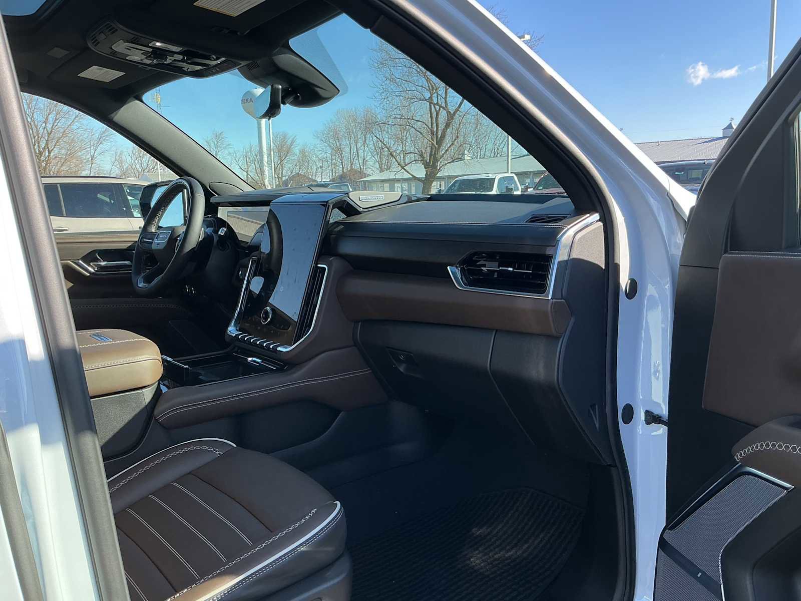 New 2026 GMC Yukon XL Denali Ultimate w/ LPO, Illumination Package image 30