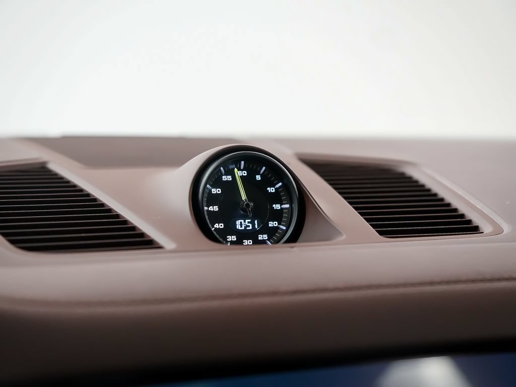 Certified 2022 Porsche Cayenne E-Hybrid AWD/4WD image 28