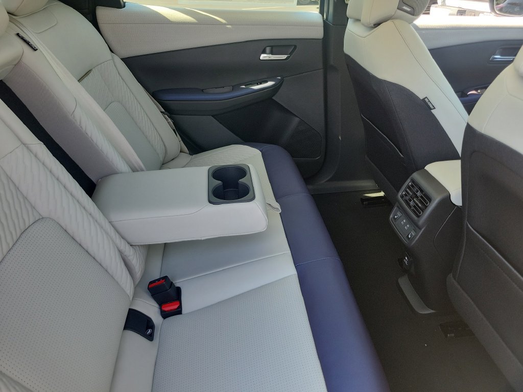 New 2026 Nissan Leaf Platinum+ w/ Cargo Package (Platinum+) FWD image 20