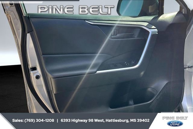 Used 2022 Toyota RAV4 LE image 17