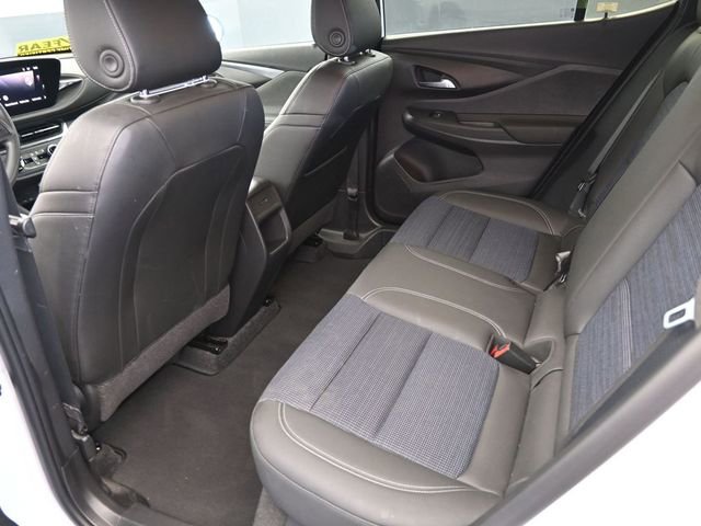 Used 2025 Buick Envista Preferred image 16