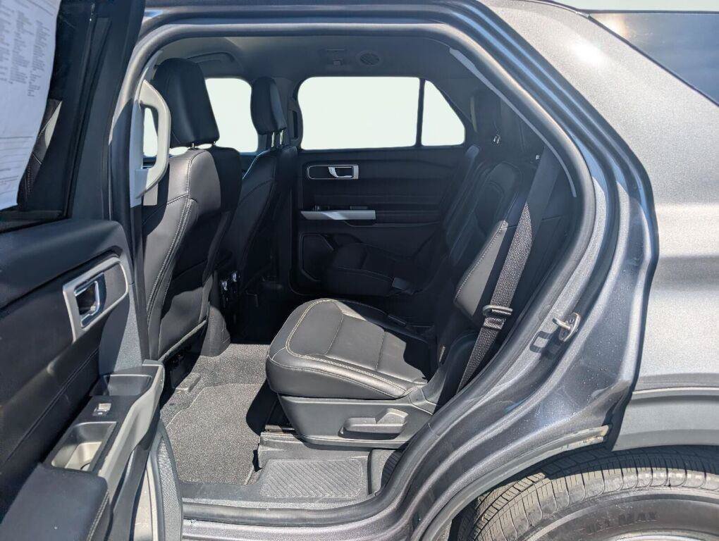 Used 2022 Ford Explorer XLT w/ Equipment Group 202A AWD/4WD image 40
