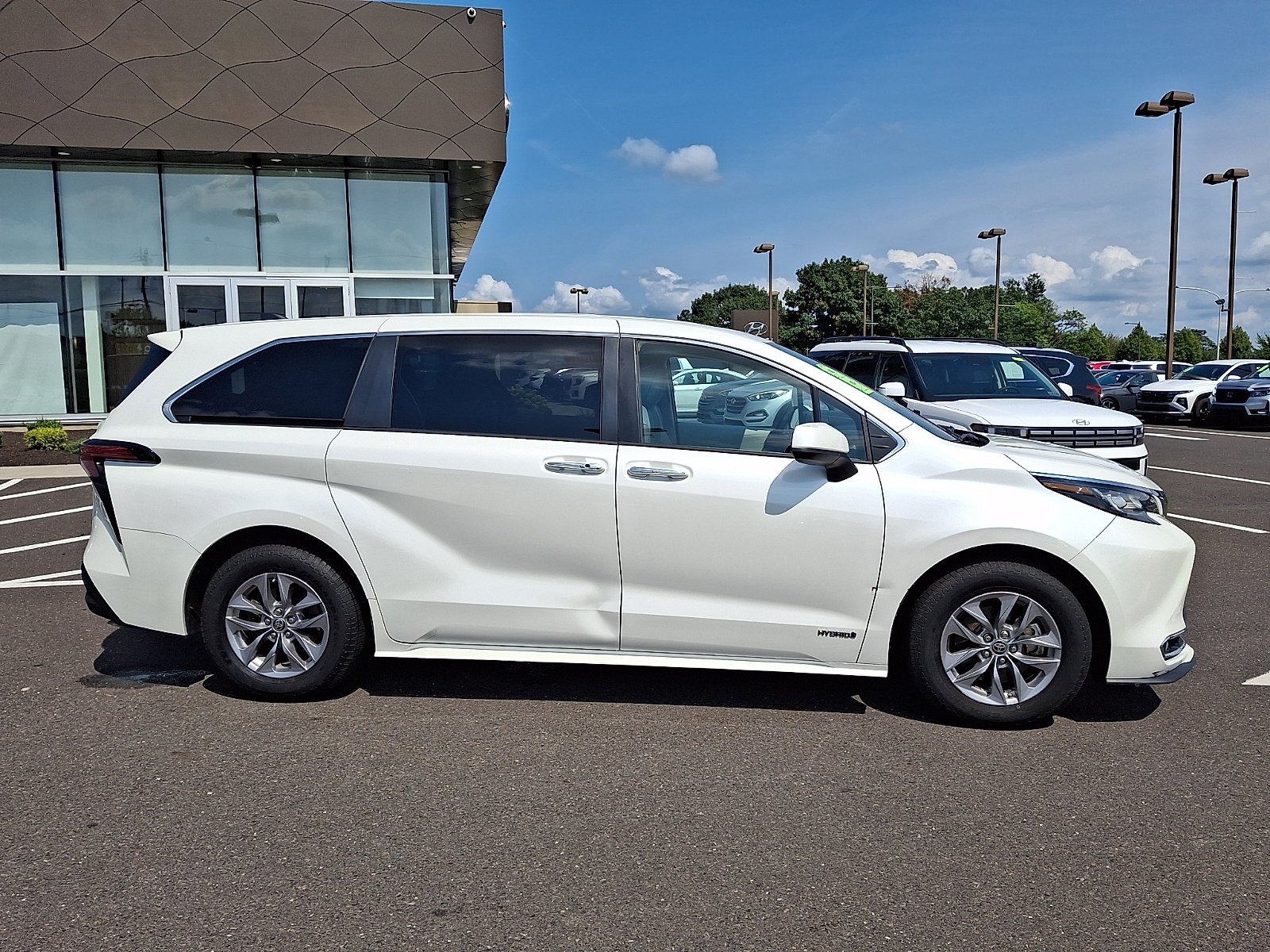 Used 2021 Toyota Sienna XLE AWD/4WD image 7