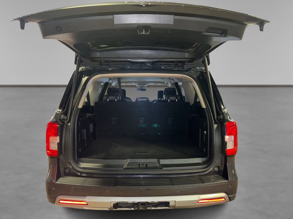 Certified 2024 Ford Expedition Max XLT image 11
