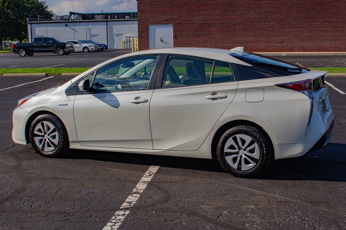 Used 2016 Toyota Prius Four FWD image 6