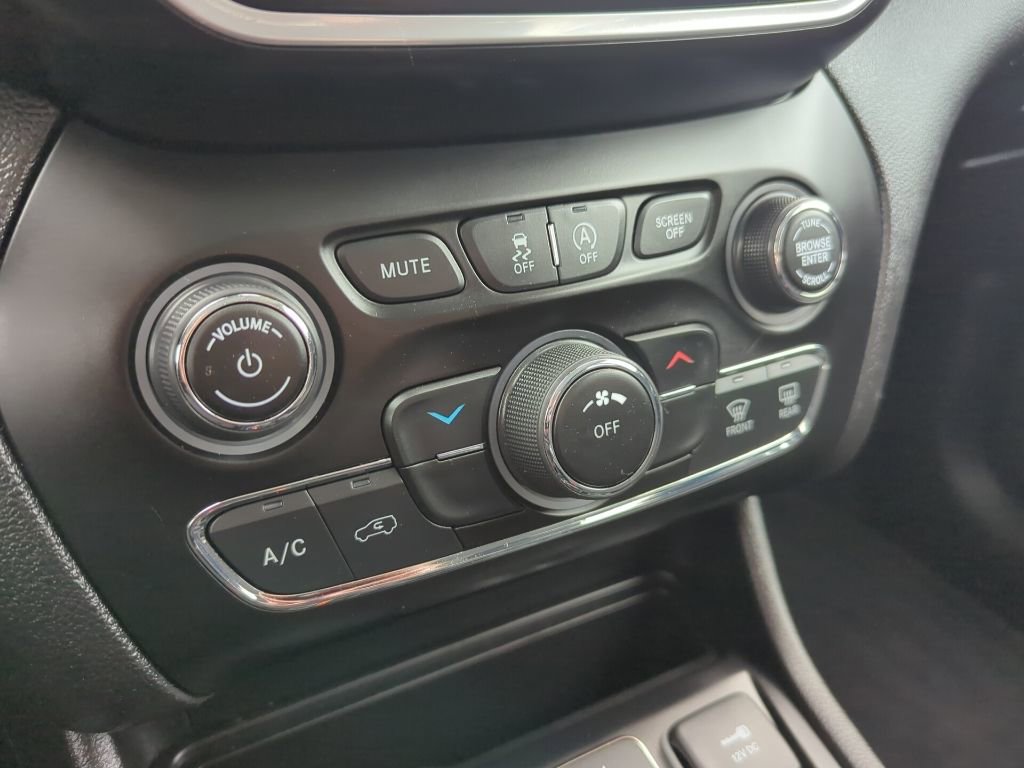 Used 2021 Jeep Cherokee Latitude image 19