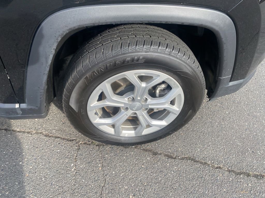 Used 2024 Jeep Compass Latitude image 9