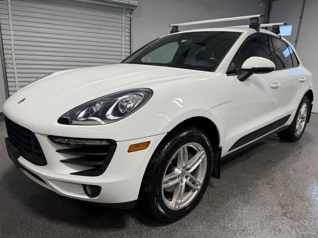 Used 2018 Porsche Macan AWD/4WD image 3
