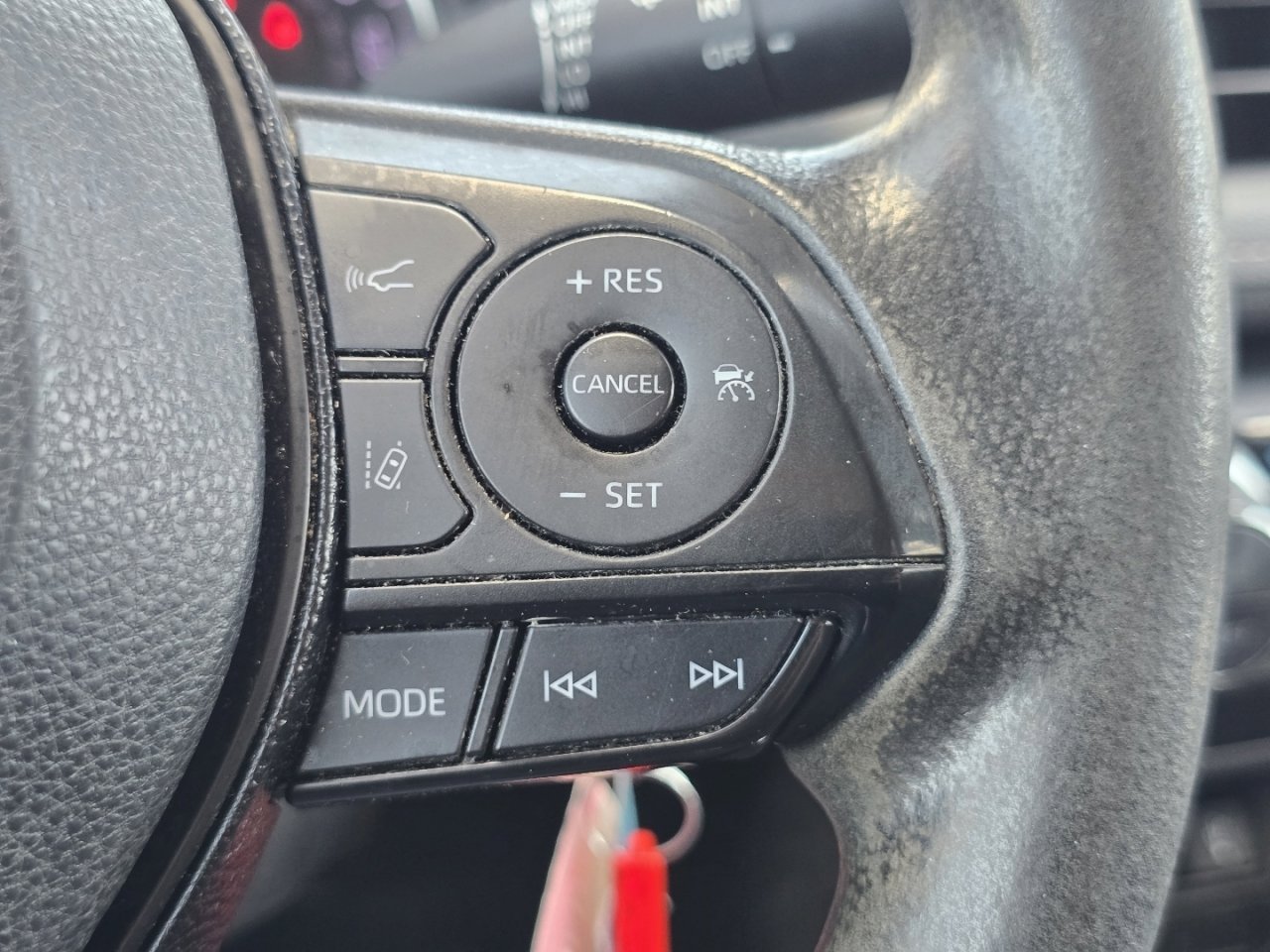 Used 2021 Toyota RAV4 LE AWD/4WD image 29
