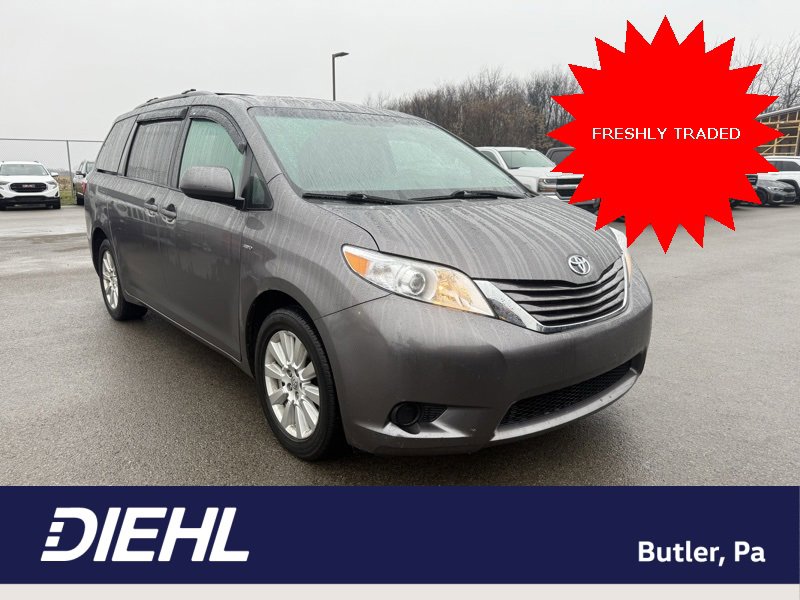 Used 2017 Toyota Sienna LE image 1