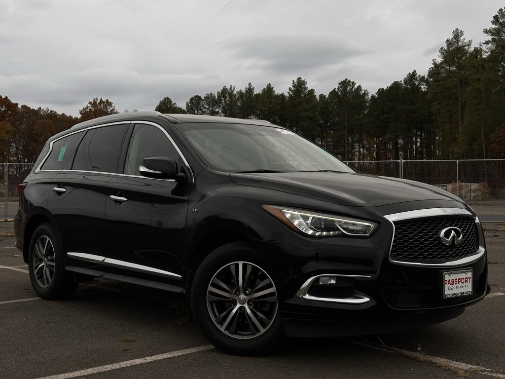 Used 2017 INFINITI QX60 AWD w/ Premium Package