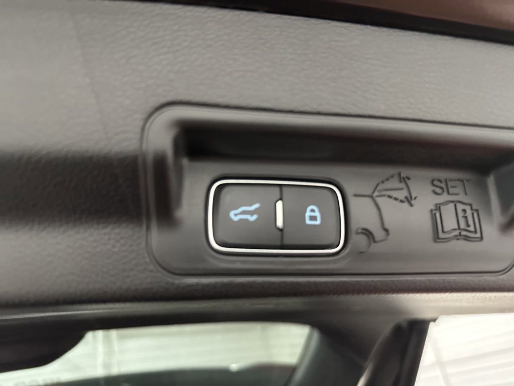 Used 2020 Ford Explorer XLT image 29