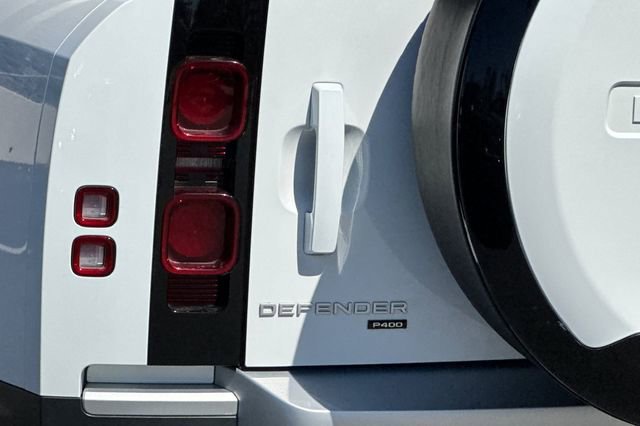 Used 2023 Land Rover Defender 130 SE image 25