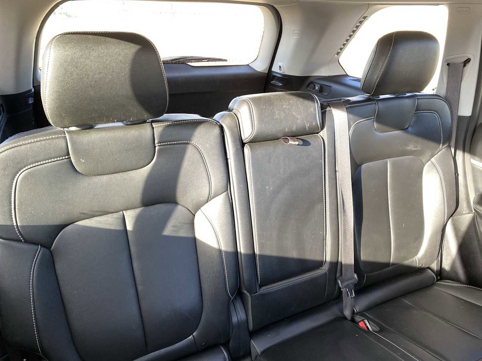 Certified 2023 Jeep Grand Cherokee Limited w/ Black Appearance Package image 19