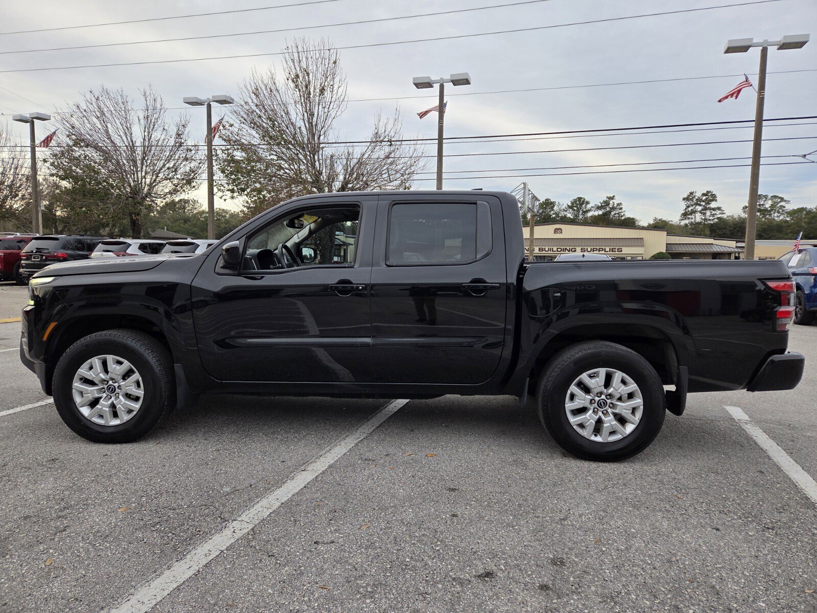 Used 2022 Nissan Frontier SV w/ SV Premium Package image 3