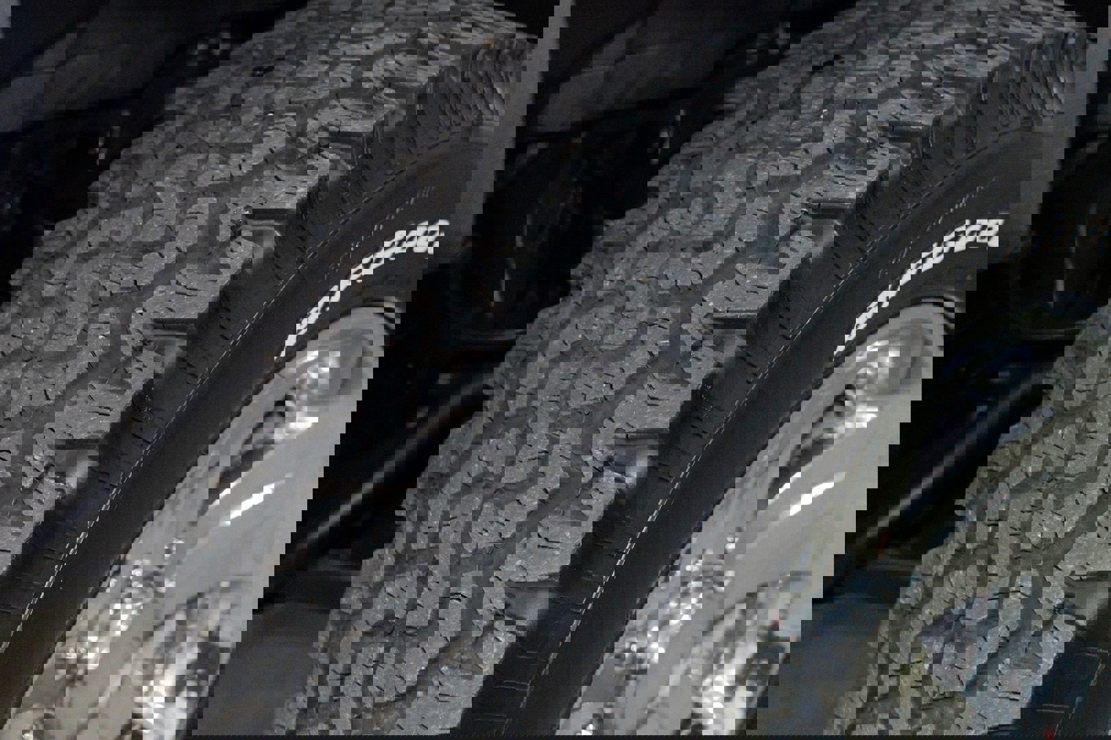 Used 2003 HUMMER H2 w/ Preferred Equipment Group image 17