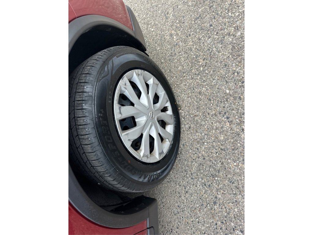 Used 2019 Nissan Rogue S image 16