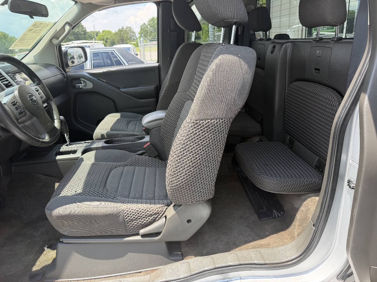 Used 2016 Nissan Frontier SV RWD image 11