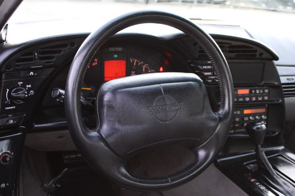 Used 1996 Chevrolet Corvette Convertible RWD image 10