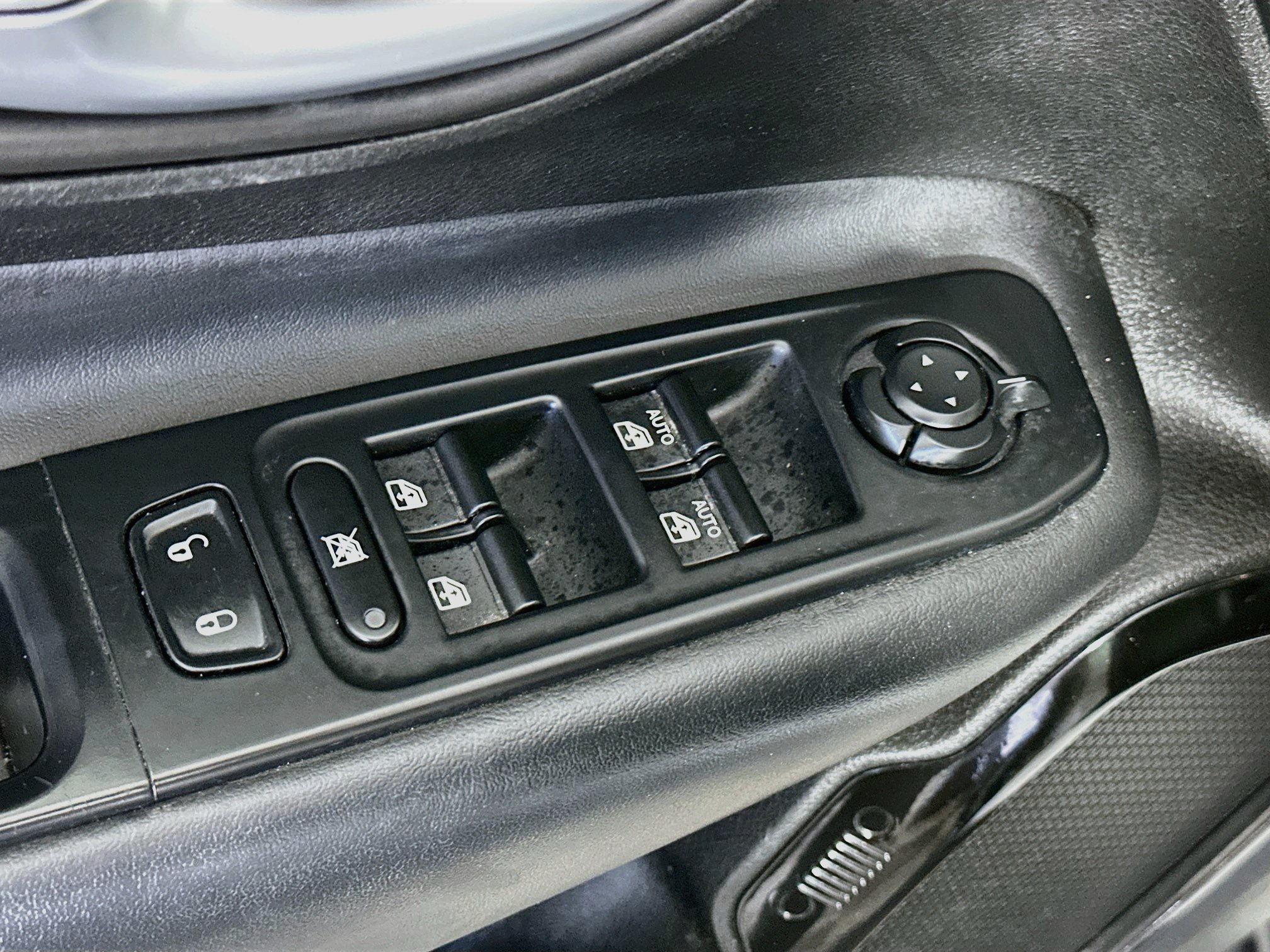 Used 2017 Jeep Renegade Altitude FWD image 15
