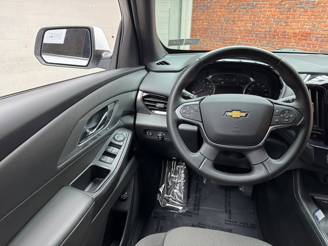Used 2023 Chevrolet Traverse LT image 13