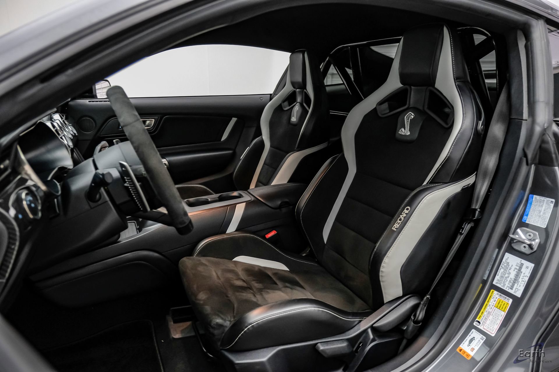 Used 2021 Ford Mustang Shelby GT500 w/ Carbon Fiber Track Pack RWD image 46