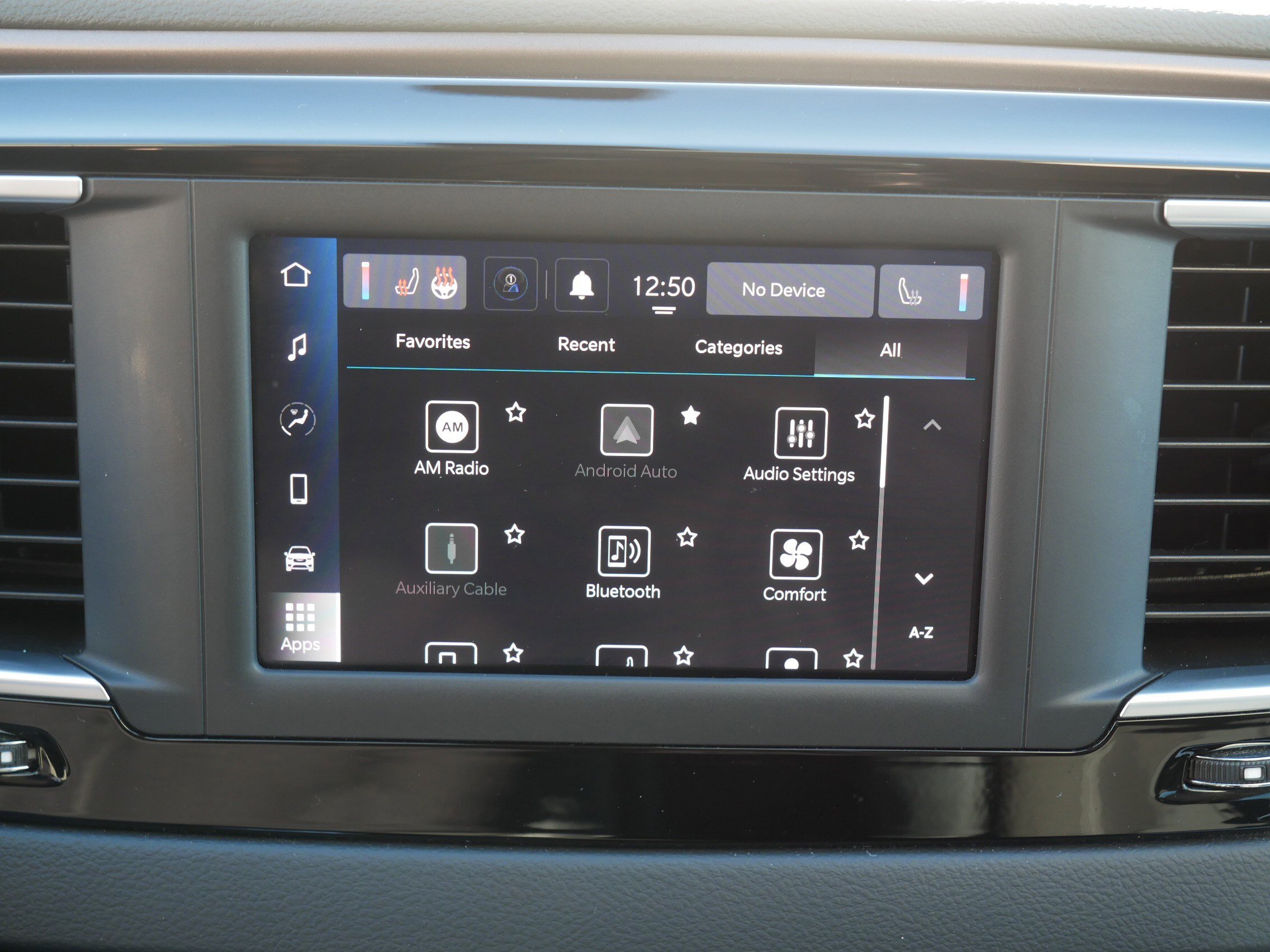 Used 2022 Chrysler Voyager LX image 30