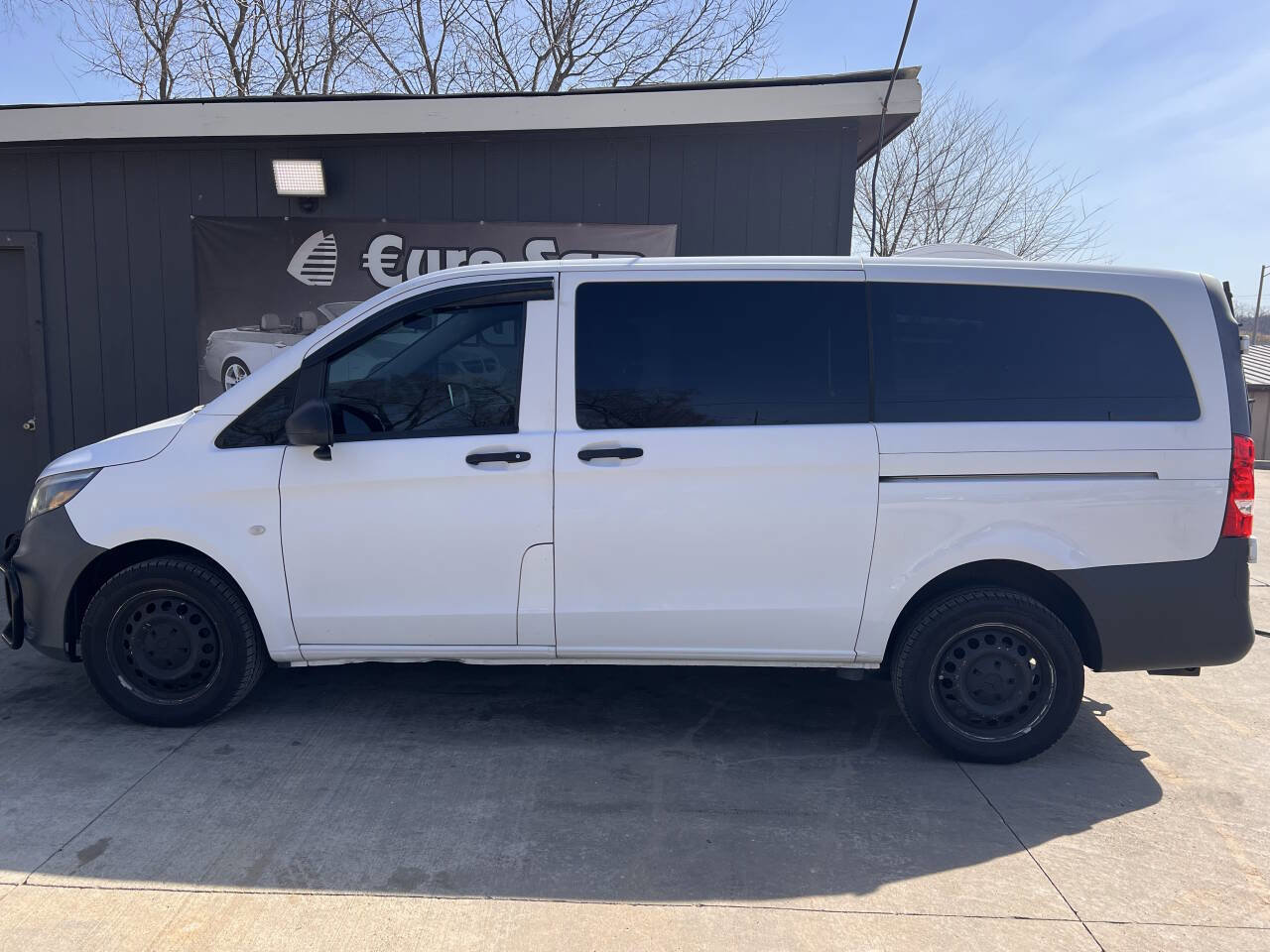 Used 2017 Mercedes-Benz Metris Passenger image 2