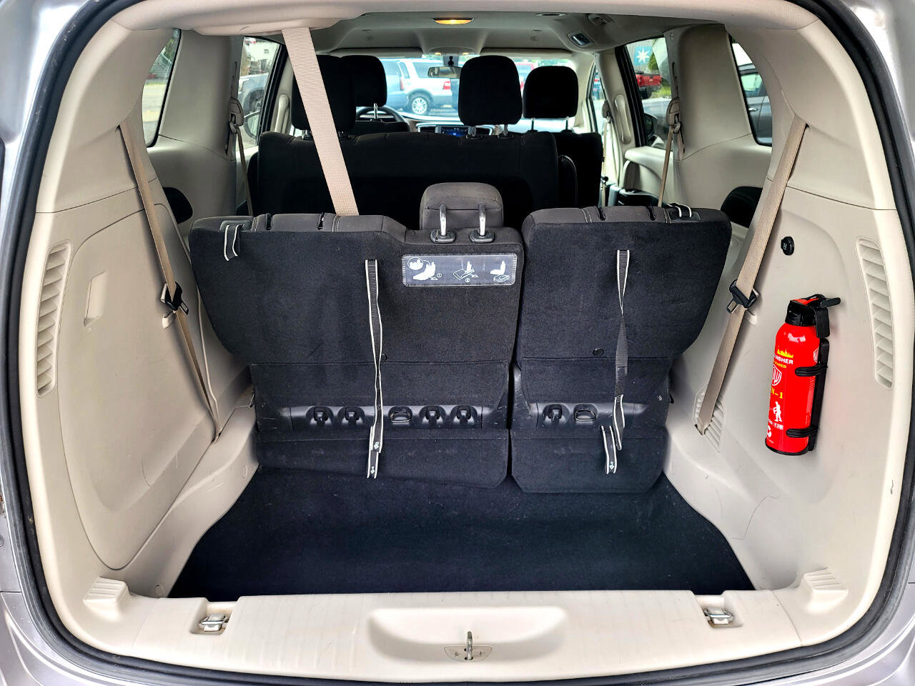 Used 2020 Chrysler Voyager L image 13
