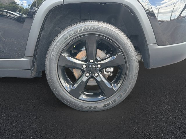 Used 2024 Jeep Grand Cherokee Altitude RWD image 32