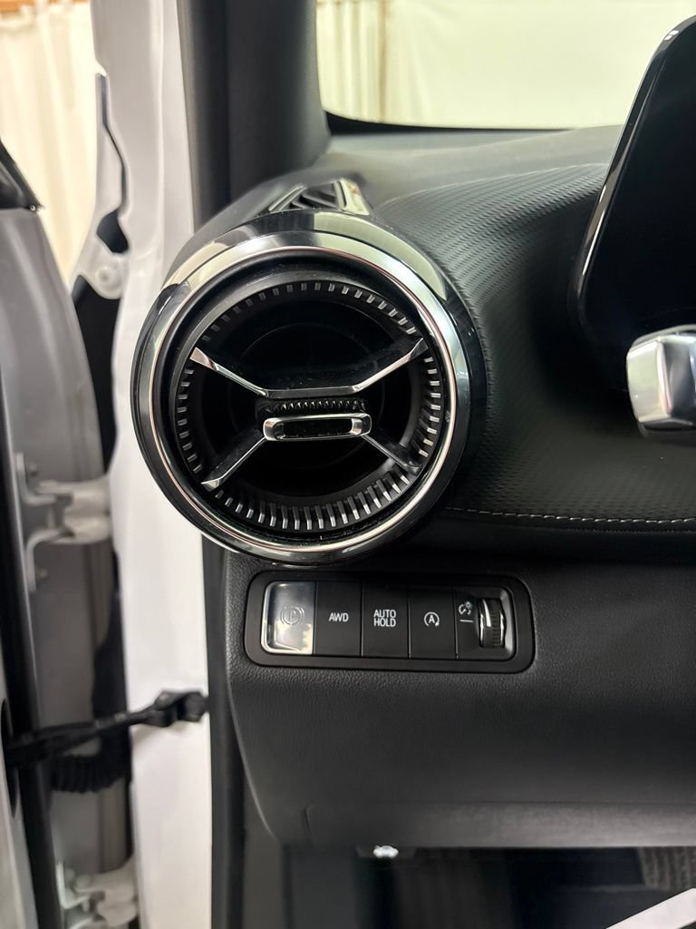 Used 2026 Chevrolet Equinox LT AWD/4WD image 10