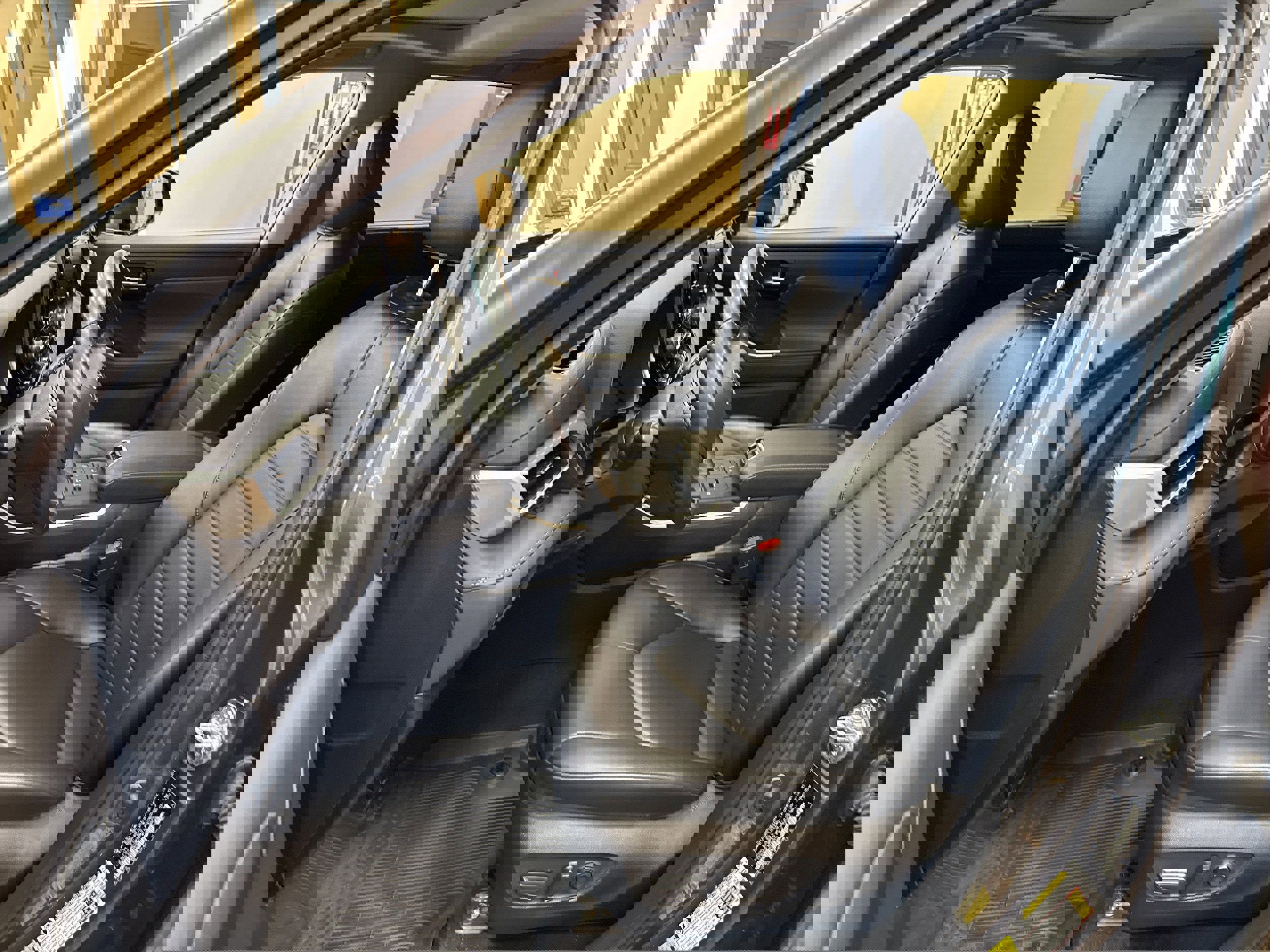 Used 2022 Toyota Highlander XLE image 5