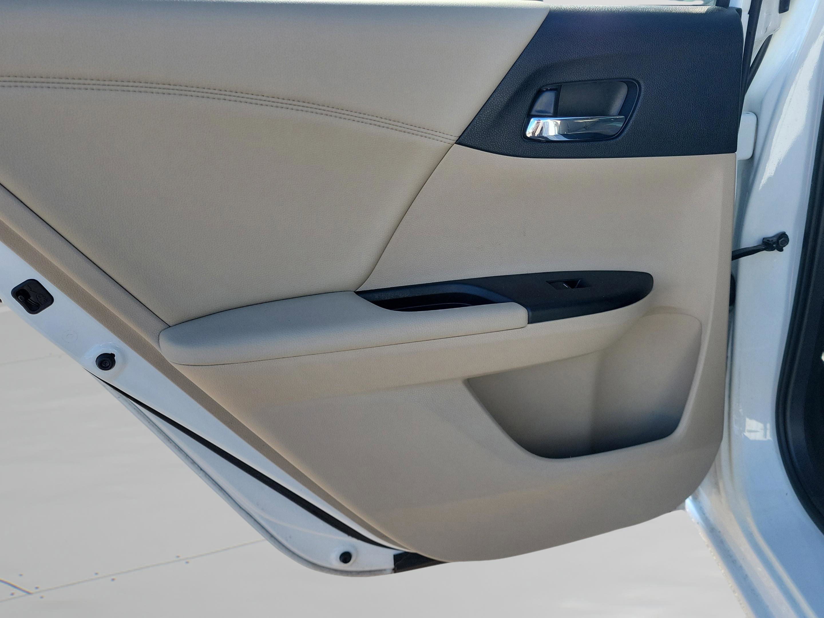 Used 2016 Honda Accord EX-L image 31