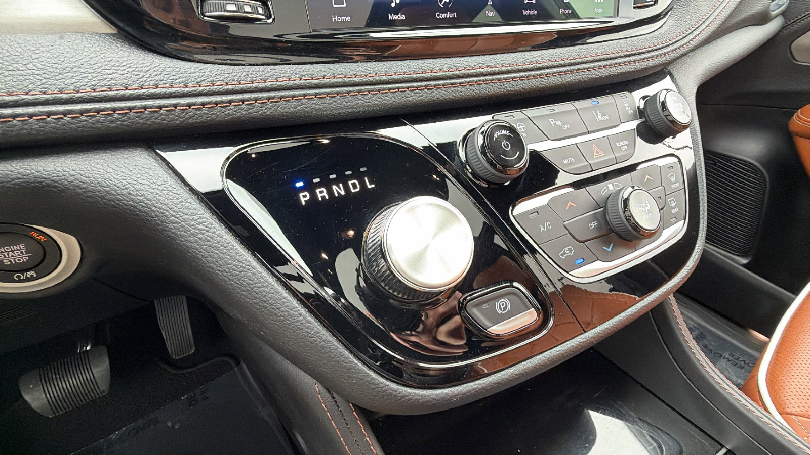 Used 2024 Chrysler Pacifica Pinnacle FWD image 33