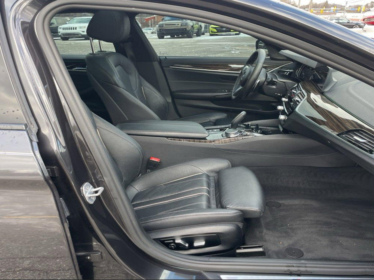 Used 2017 BMW 540i xDrive image 16