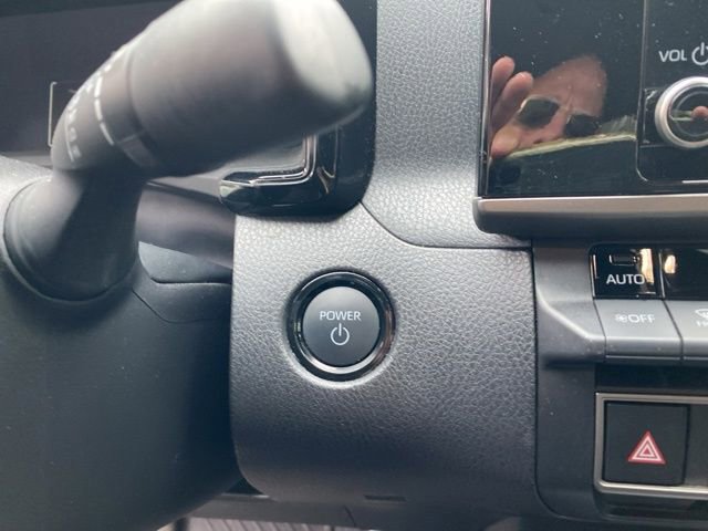 Used 2025 Toyota Camry SE image 27