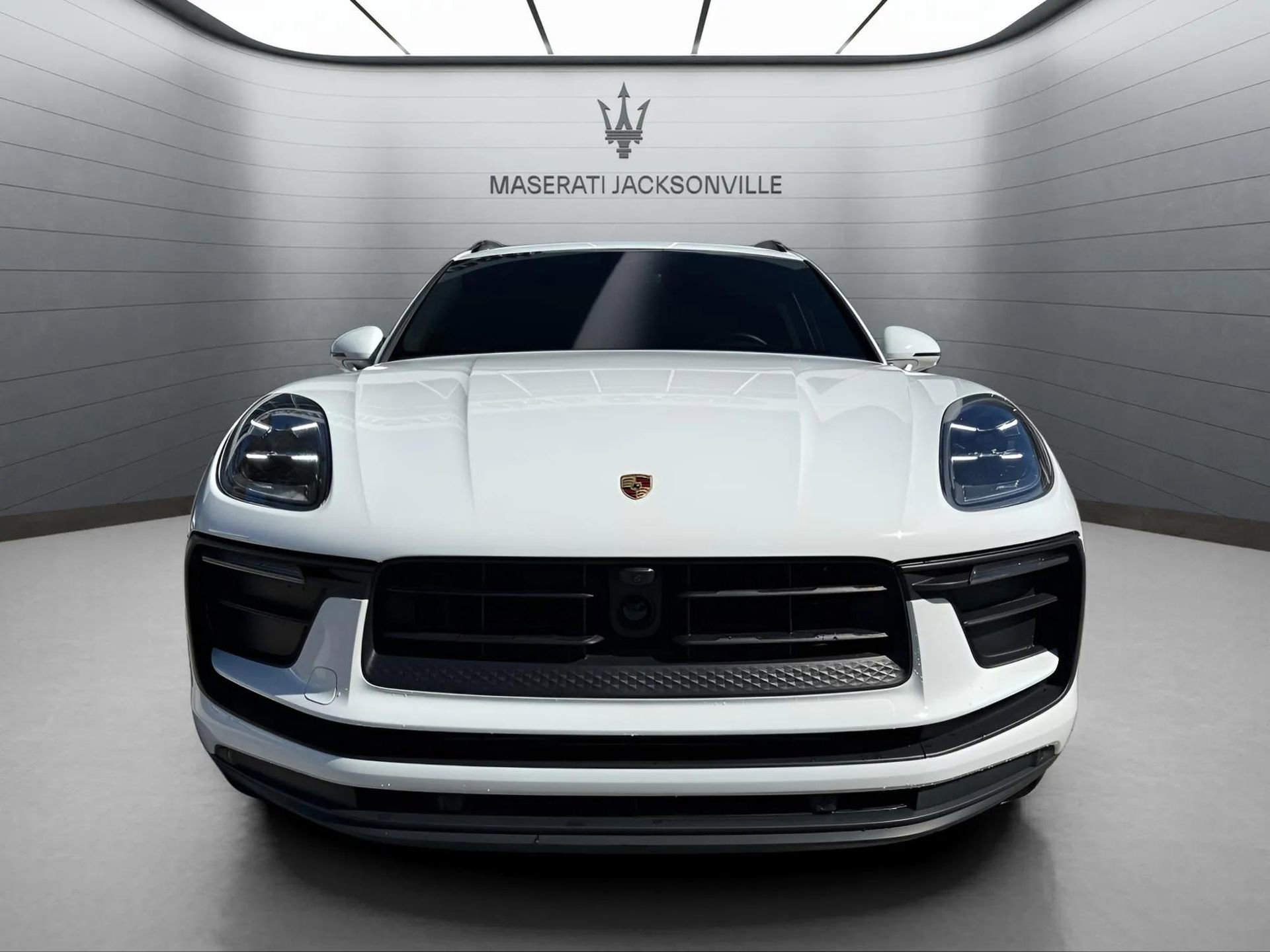 Used 2024 Porsche Macan image 8