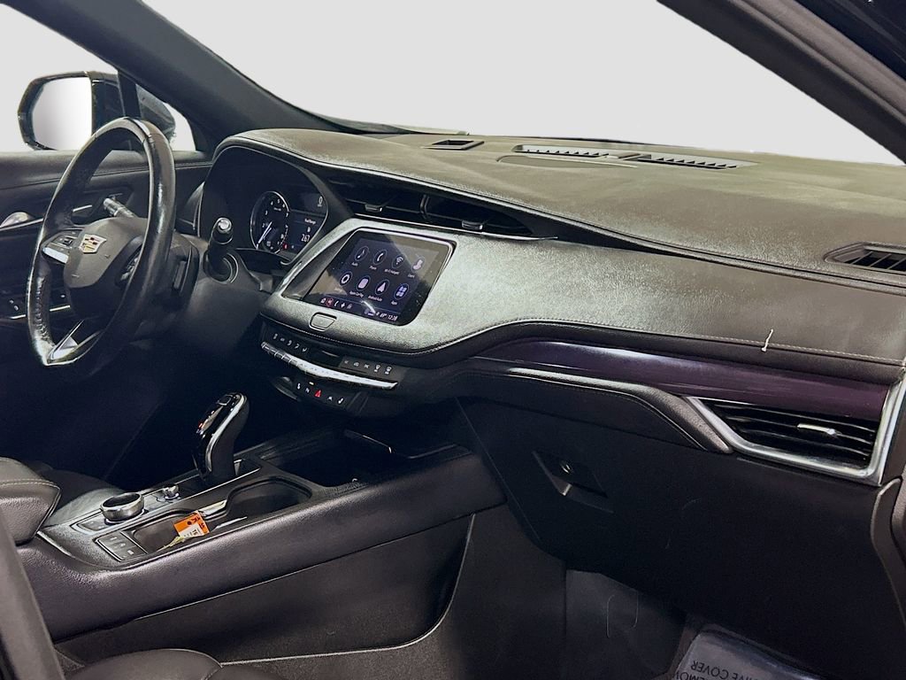 Used 2022 Cadillac XT4 Luxury w/ Cold Weather Package FWD image 26