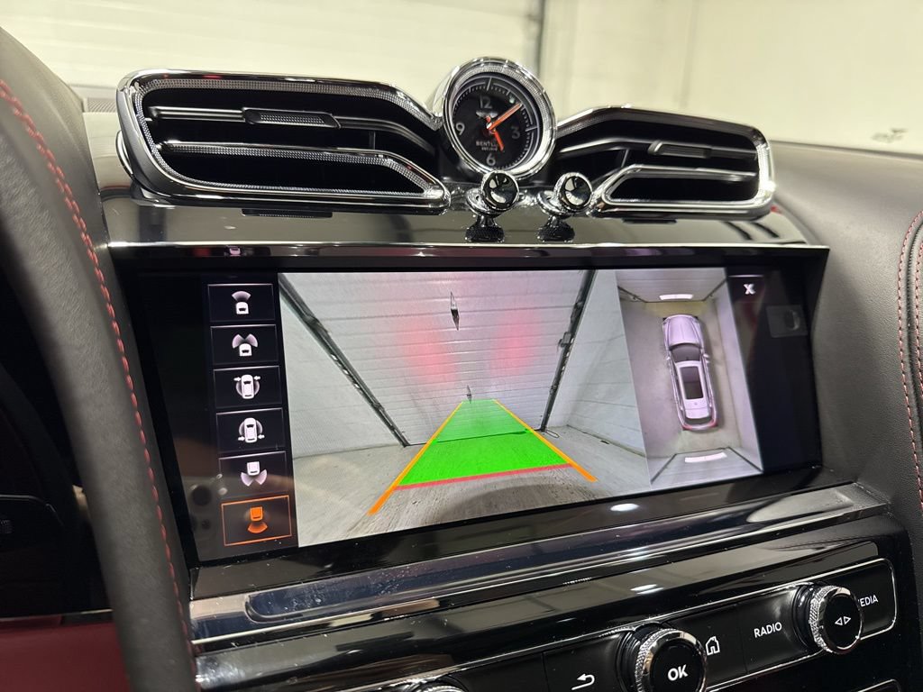 Used 2023 Bentley Bentayga AWD/4WD image 27