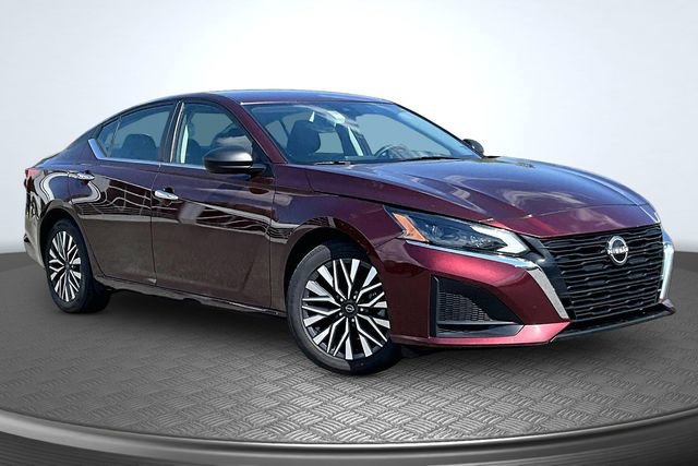 Used 2024 Nissan Altima 2.5 SV FWD image 3