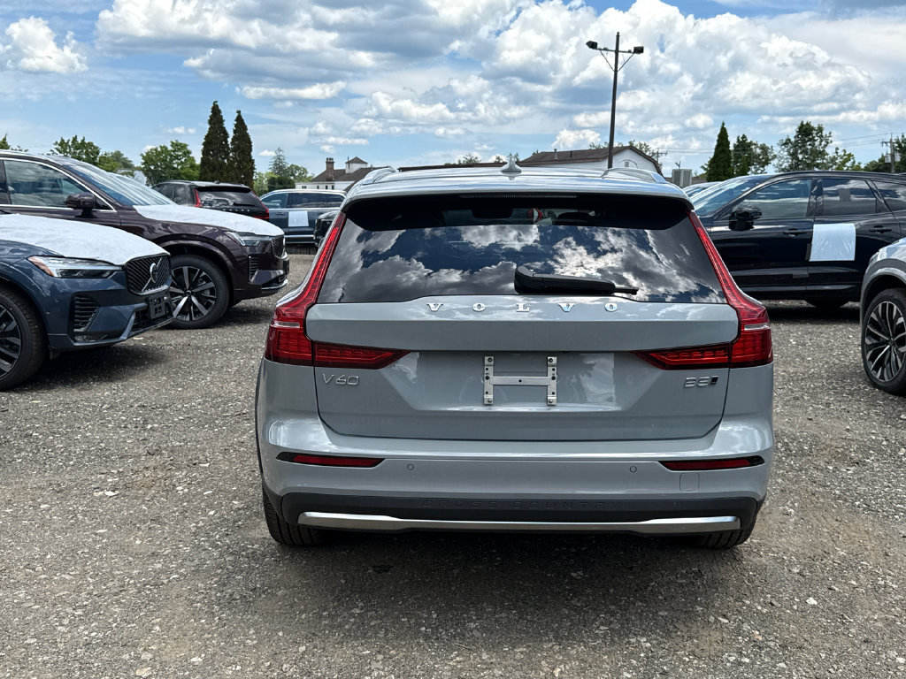 New 2026 Volvo V60 B5 Cross Country Plus w/ Climate Package AWD/4WD image 3