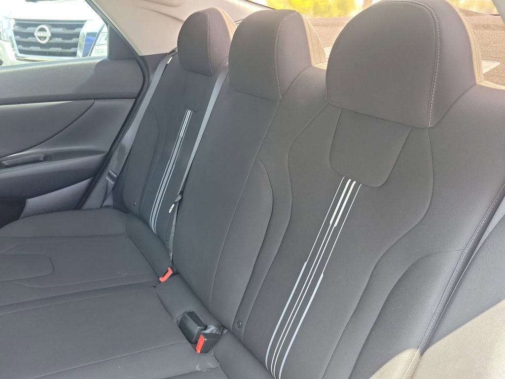 Used 2023 Hyundai Elantra SEL w/ Convenience Package FWD image 10