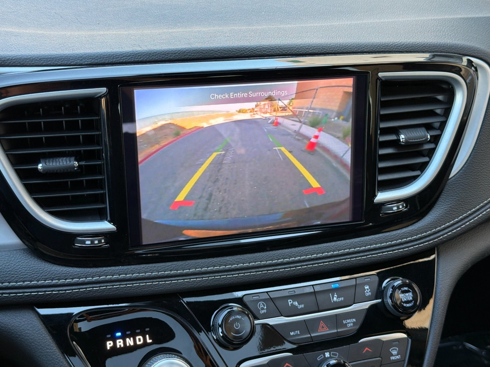 Used 2025 Chrysler Pacifica Limited FWD image 20