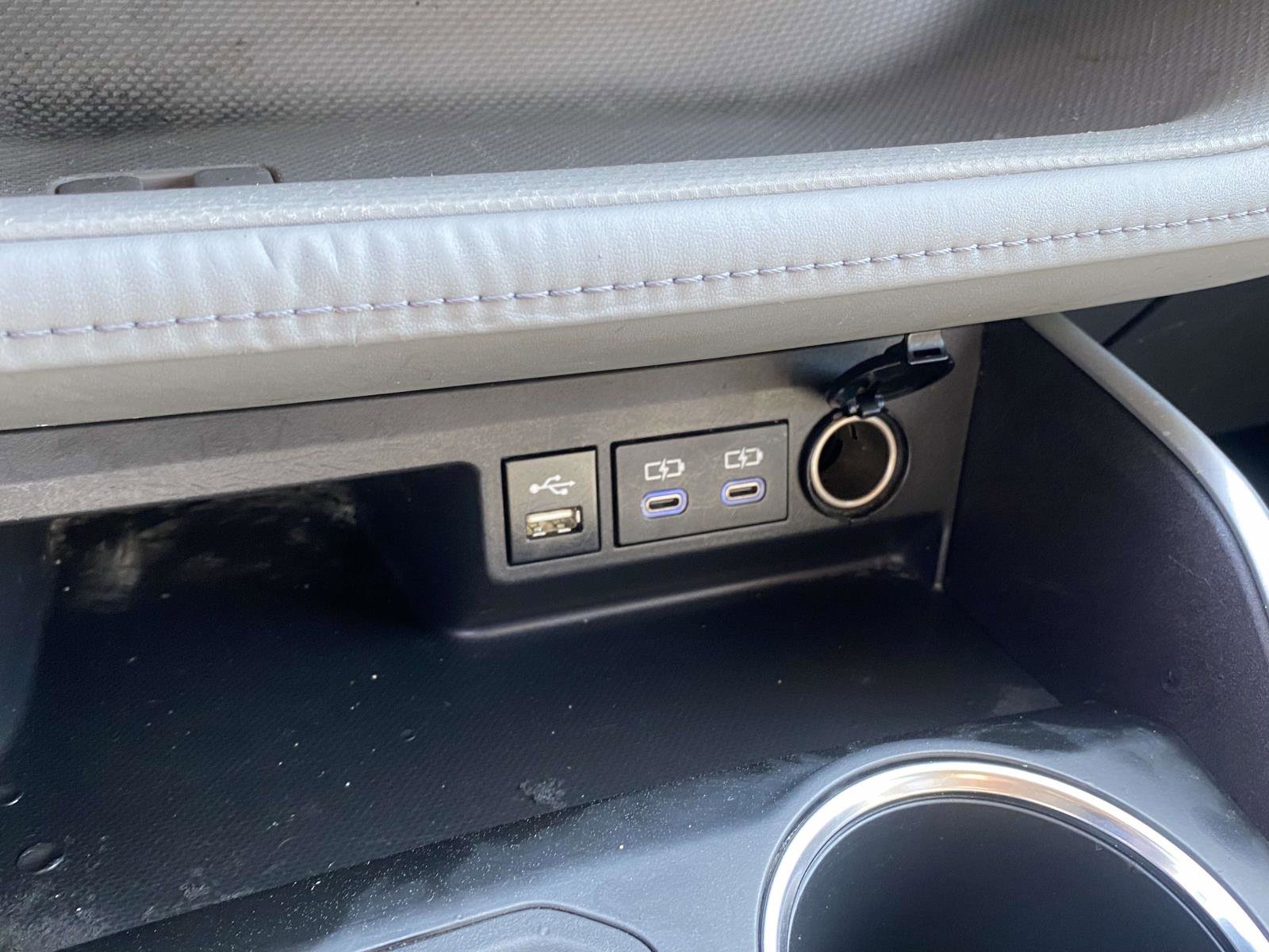 Used 2022 Toyota Highlander L FWD image 27